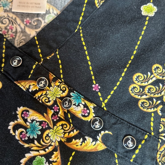 Baby Phat Scrub Top Women’s Small. Black Beautiful, Intricate Butterfly Pattern. - Picture 4 of 7